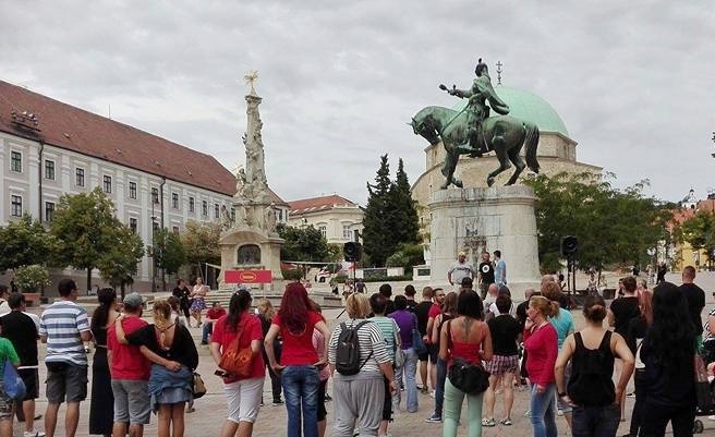 Szurkolók az állatkínzás ellen - Pécs, Szécheny tér
