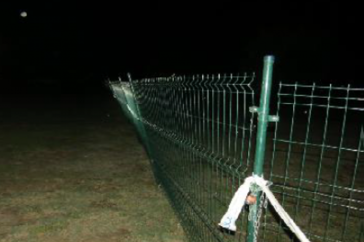 Megrongálta egy férfi a Fonyódi Kutyás Fürdetőhely kerítését - zavarta a kutyás strand megléte