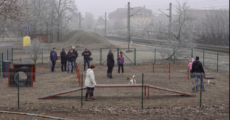 Kutyajátszóteret kaptak Debrecen kutyái