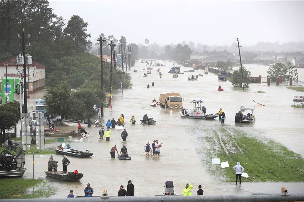 Harvey hurrikán - Rengetegen hagyták el otthonaikat az árvíz miatt