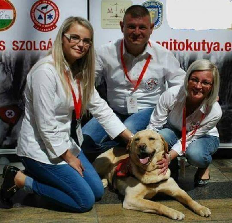 Orlik Zoltán Magyarországi Mentőkutyás Szolgálatok segítője