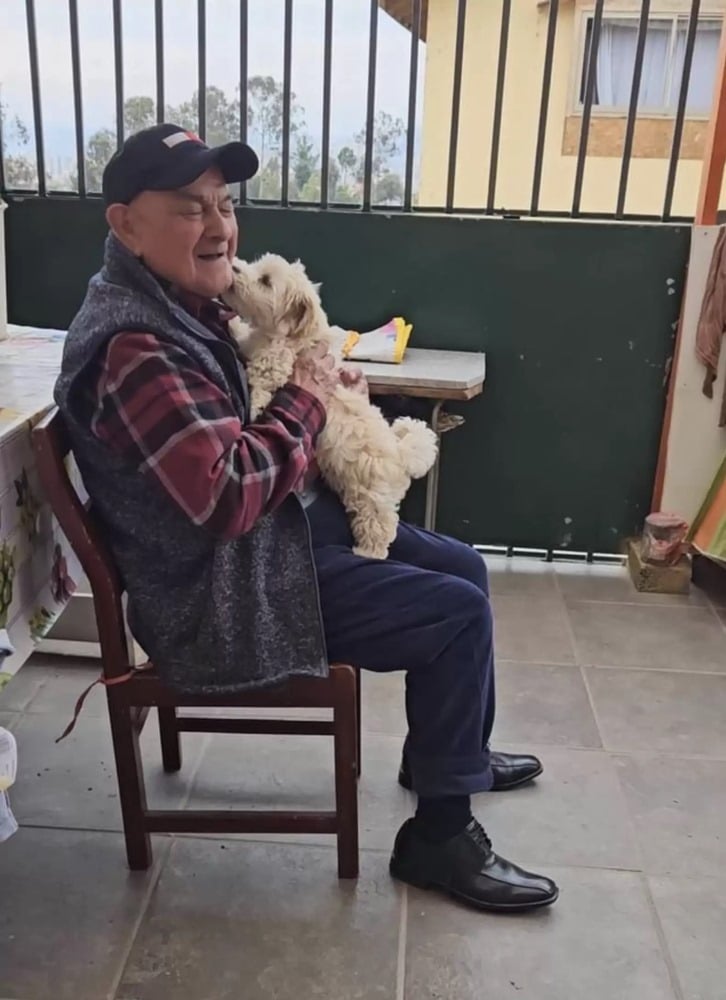 A 96 éves Luis papa és kutyája, Capito nagyon szeretik egymást