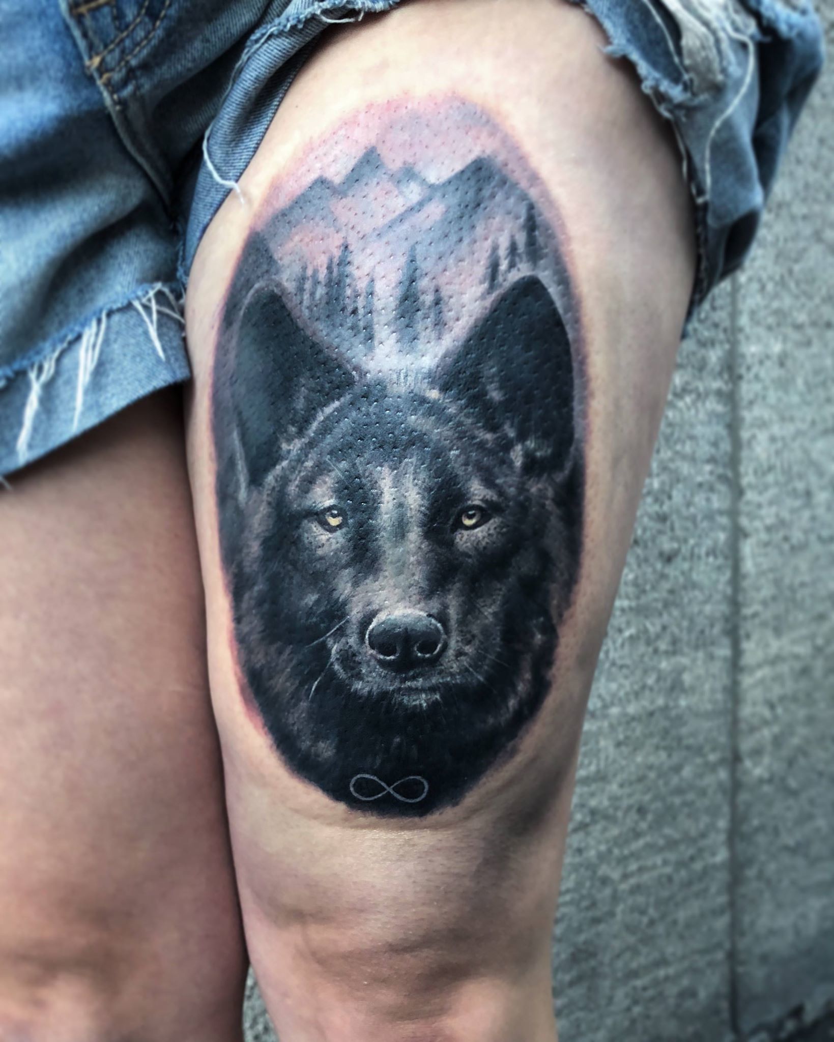 Vivien farkasokat és kutyákat is művészi stílusban tetovál