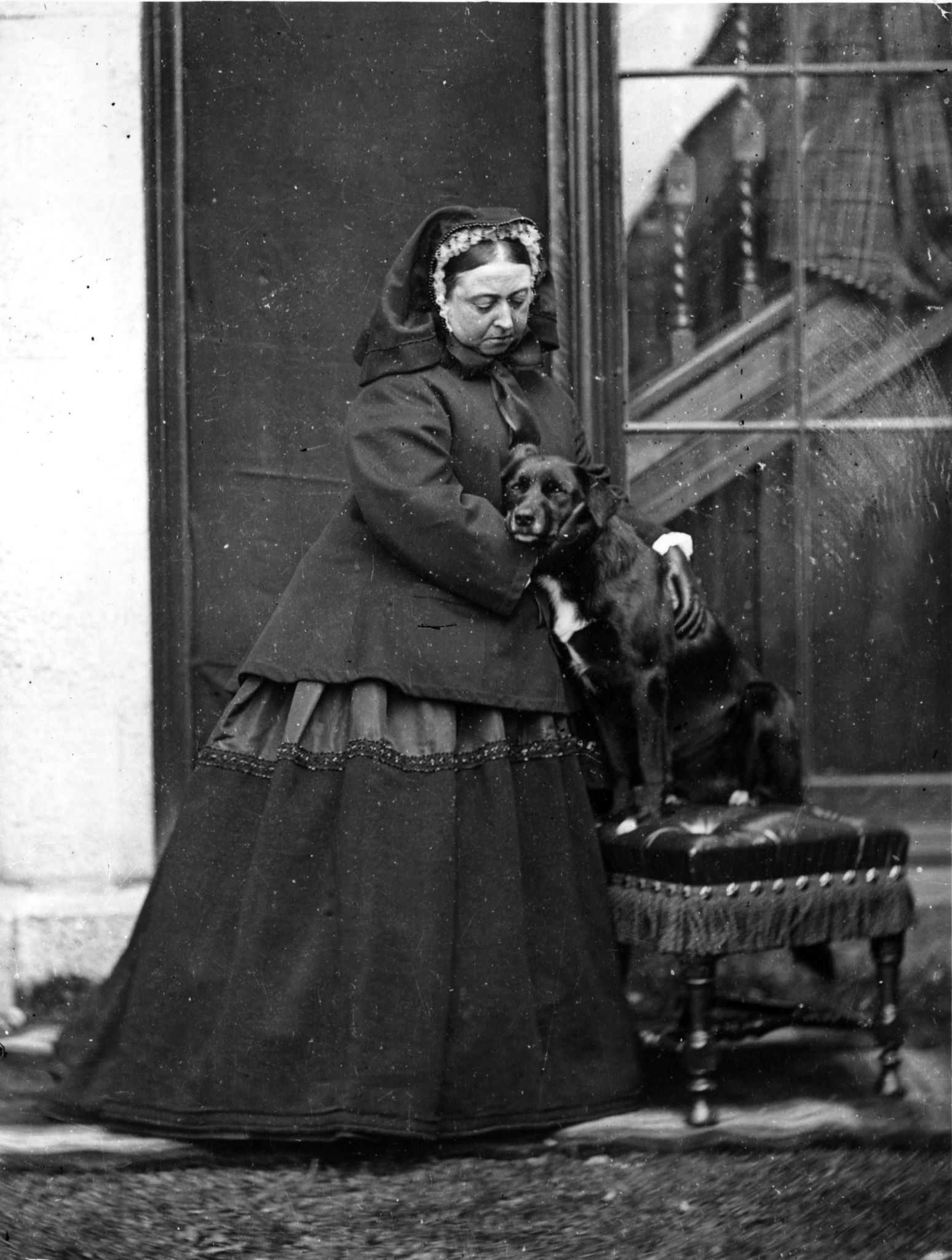 Viktória királynő és hűséges fekete kutyája, Sharp (1866)