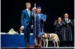 Gesztenye, a labrador is diplomát kapott gazdijával