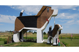 A kutyaimádók paradicsoma: óriás beagle szobor, ami vendégházként funkcionál