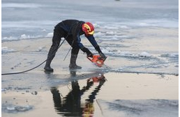 Tragédia: nem tudták kimenteni a kutyát, aki alatt beszakadt a Bujtosi-tó jege