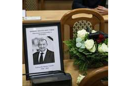 Egészalakos szobrot kap Lehocki-Spider László